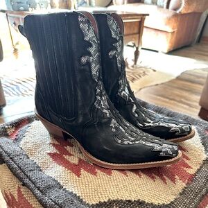 Dan Post “ Shay” Bootie. Black with silver inlay. Never worn.